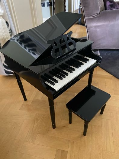 Kids mini grand piano