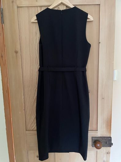Black sleeveless dress
