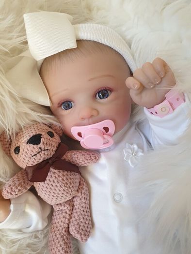 Reborns By Laura.  Introducing Newborn Baby Lacey.  5lbs In Weight.  Reborn Doll. Welcome To View
