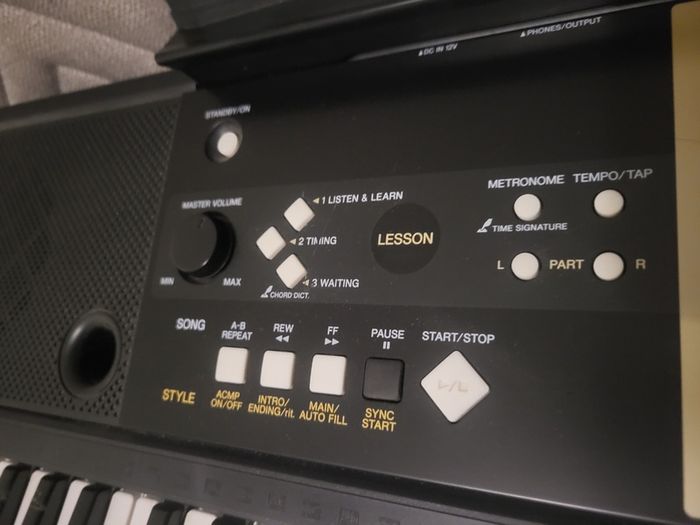 Yamaha YPT220 Digital Keyboard