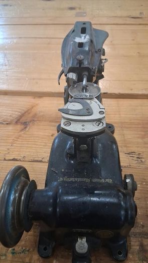 Singer 172K1 Industrial Leather Glove Sewing Machine Head Only