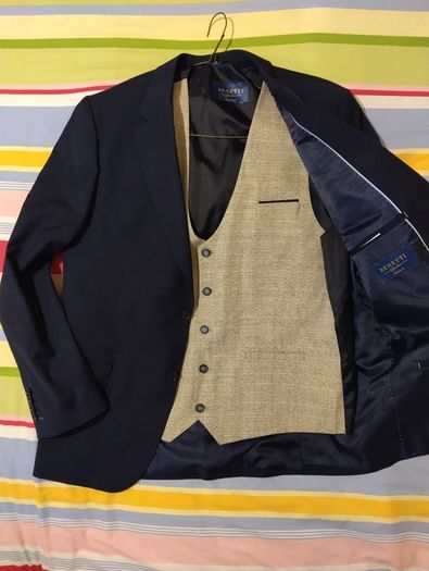 Benetti 3 Piece Tailored Navy Blue wool blend Suit