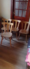 4 Wooden Chairs