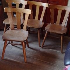 4 Wooden Chairs