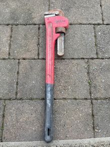 pipe wrench