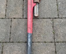 pipe wrench