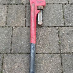 pipe wrench