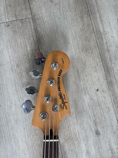 Squier P bass