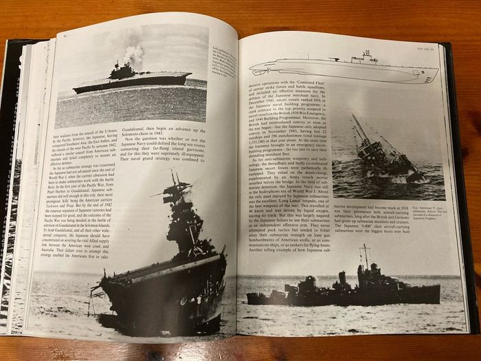 War book 'Submarines.The Illustrated History'