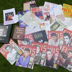 Elvis Presley Deagostini Collectors Box & Collectors Items