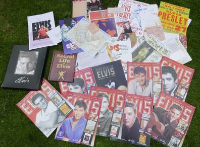 Elvis Presley Deagostini Collectors Box & Collectors Items