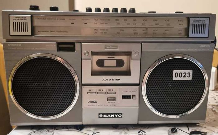From 1983  Sanyo M4200LG Radio Cassette Recorder, vorking good, tested.