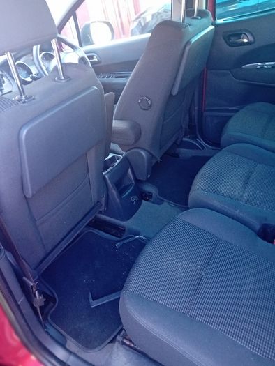 2012 Peugeot 5008