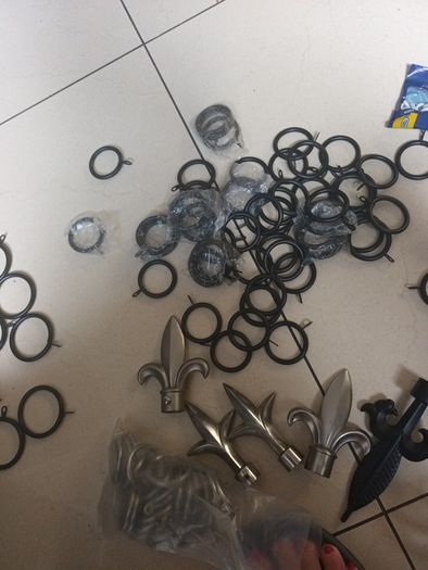 Mixed Bundle  Of  Black & Silvet Metal  Curtain  Rings. Size.
