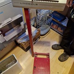 Medical weighing scales