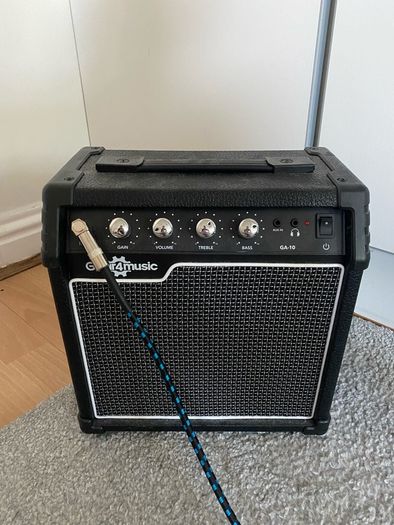 LA Electric guitar, 10w amplifier
