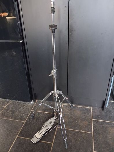 Mapex hardware and Pearl kick pedal.