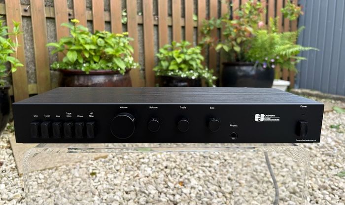 Museum condition gorgeous Creek CAS4040 integrated amplifier. Original first generation model designed by Mike Creek in the early 1980s. Design classic in outrageously original condition.