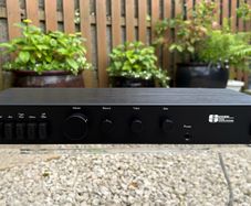 Museum condition gorgeous Creek CAS4040 integrated amplifier. Original first generation model designed by Mike Creek in the early 1980s. Design classic in outrageously original condition.