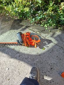 black and decker hedge cutter