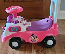 Minnie mouse ride on car