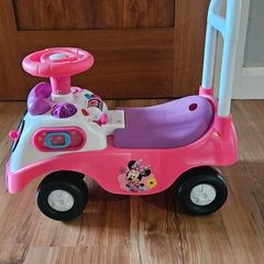 Minnie mouse ride on car