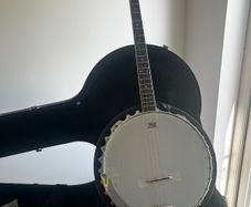 Clareen Irish tenor banjo (19 fret)