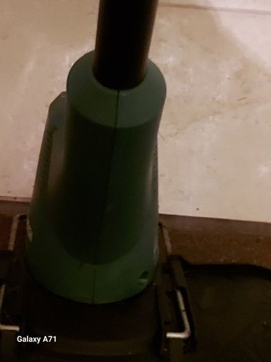 Bosch Easy 23cm Garden Strimmer in very good condition