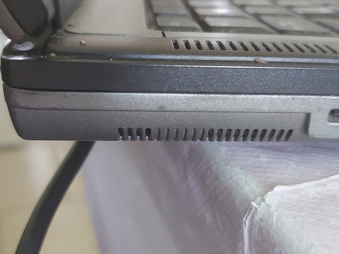 Vintage DELL Lastitude, Model D620, Intel CPU T2400, 1.83GHz, 2.5GB Ram, Windows 7 Professional, 32bit, Opera, Firefox and Chrome, in excellent condition
