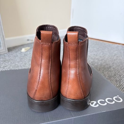 Ecco Chelsea boots
