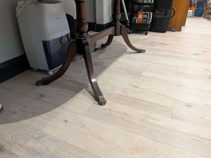 Veneer extendable Table