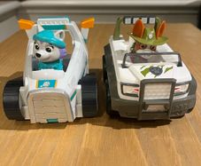 Paw patrol Tracker and Everest vehicles
