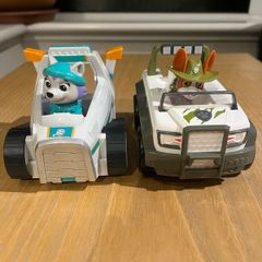 Paw patrol Tracker and Everest vehicles