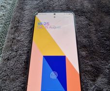 samsung s22 cracked.
