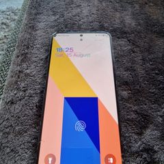 samsung s22 cracked.