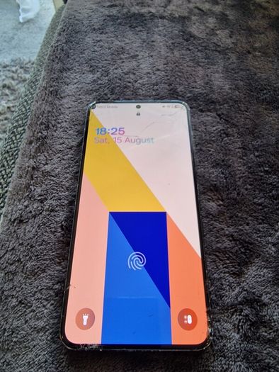 samsung s22 cracked.
