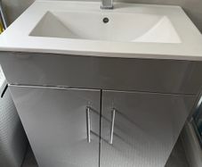 600mm Bathroom sink and basin (see pictures)