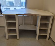 Corner desk for crafting office work