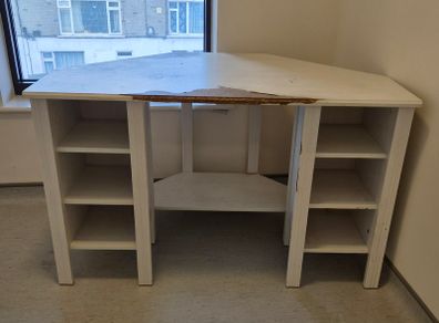 Corner desk for crafting office work