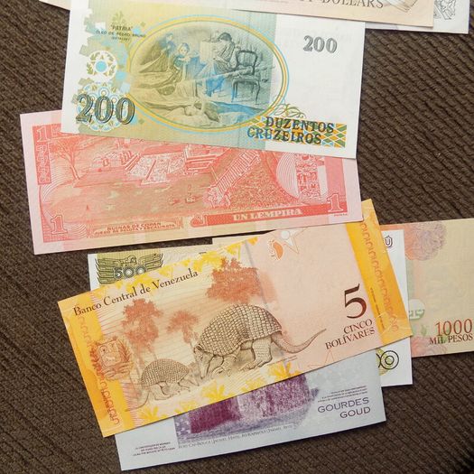 Lot of 9 World Banknotes.Uncirculated.N0.1.