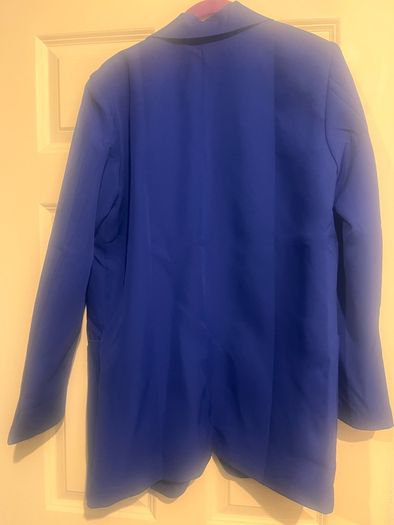New Royal blue blazer size L with large pockets stretchy