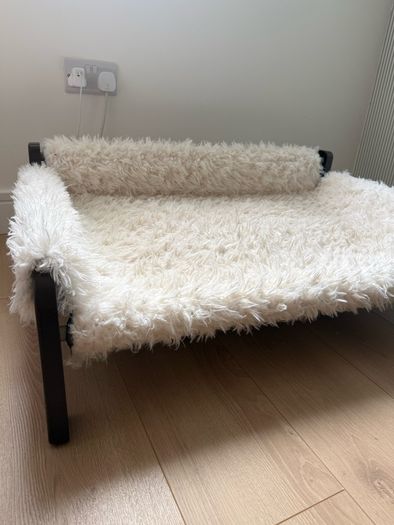 Elevated dog bed