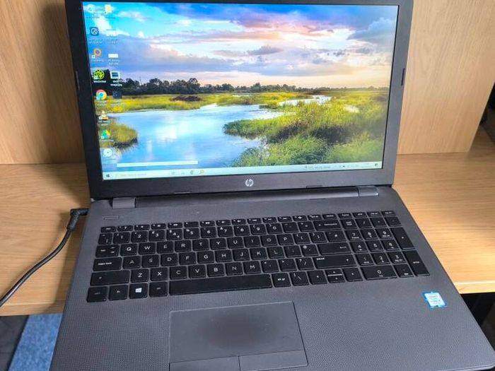 HP 250 G6 i5-7200 Windows 10 Home