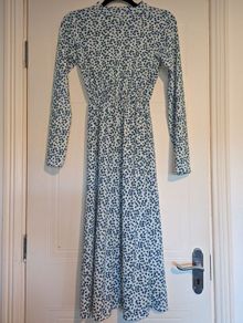 Perfect for Summer. Beautiful floral midi dress from Pretty Little Thing