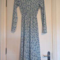 Perfect for Summer. Beautiful floral midi dress from Pretty Little Thing