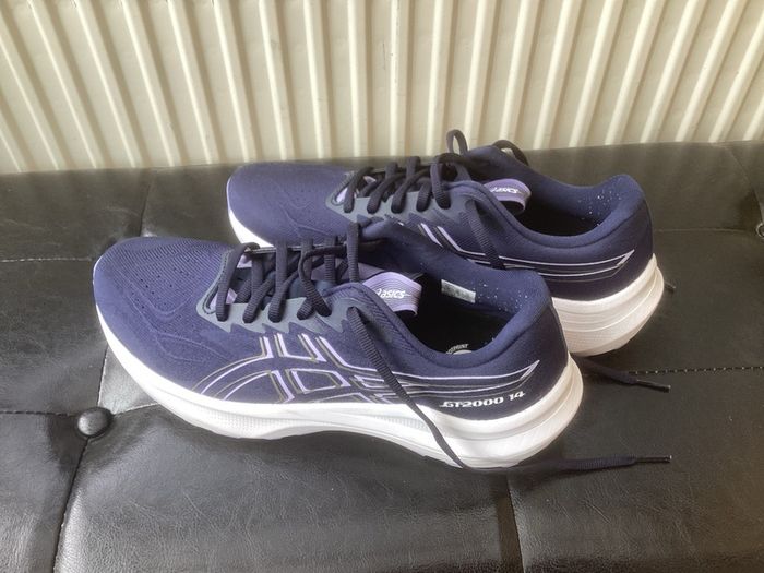 Asics GT 2000 size 42