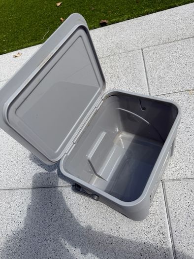 Rubbish & compost bins