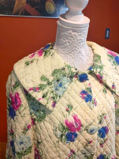Vintage 50s 60s Yellow floral quilted housecoat
