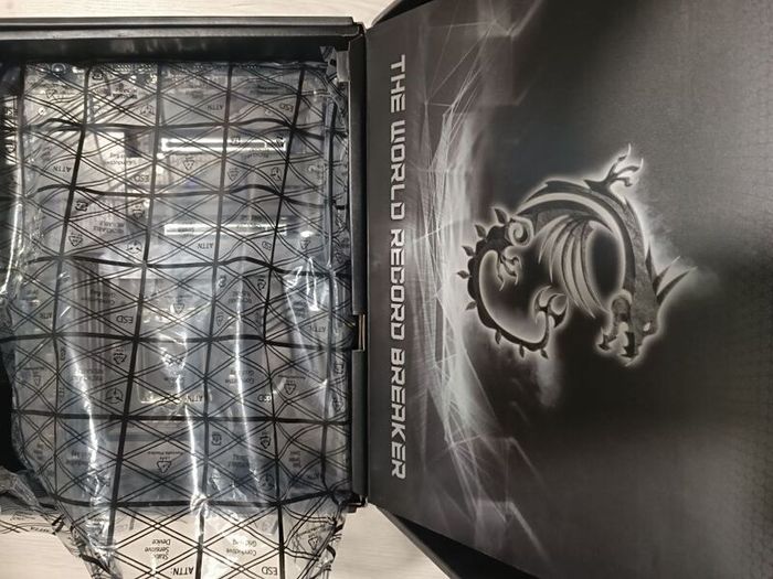 MEG Z690 unify High End Intel 1700 mobo