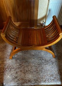 stool end of bed